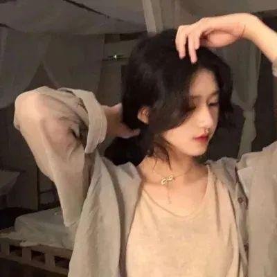 抽象画中的越南少女 海报